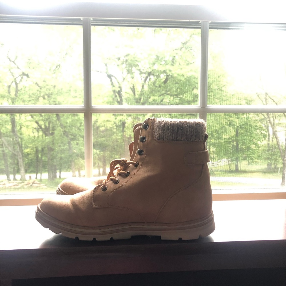 Tan Combat/Hiking Boots